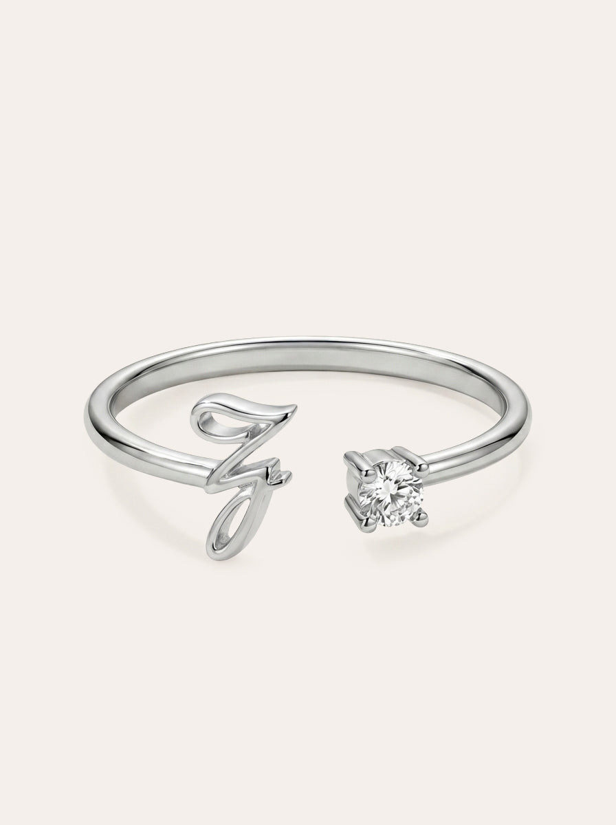 Valentia – Anillo con letra y circonitas