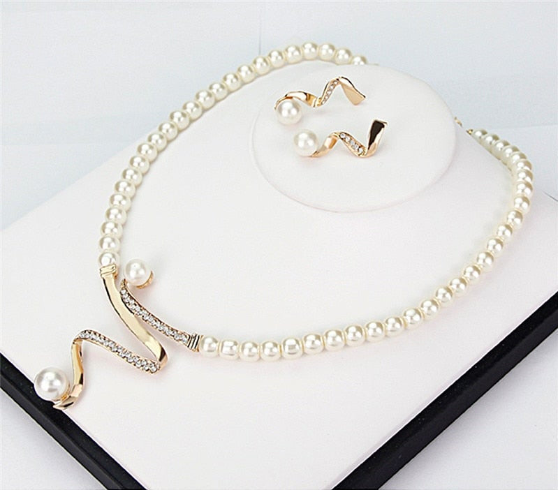 Set de Collar y Aretes de Perlas Naturales