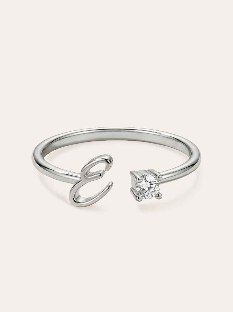 Valentia – Anillo con letra y circonitas