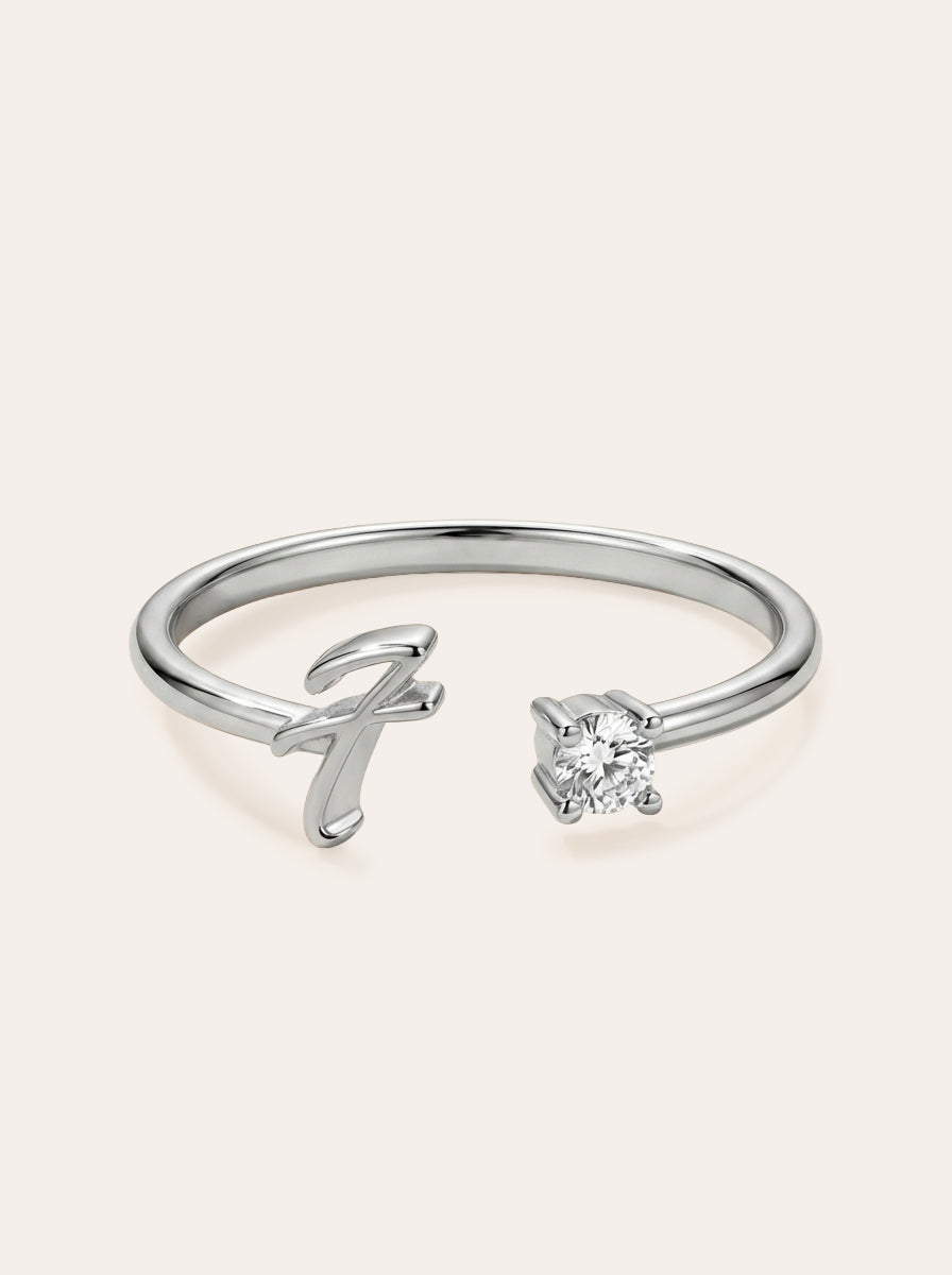 Valentia – Anillo con letra y circonitas