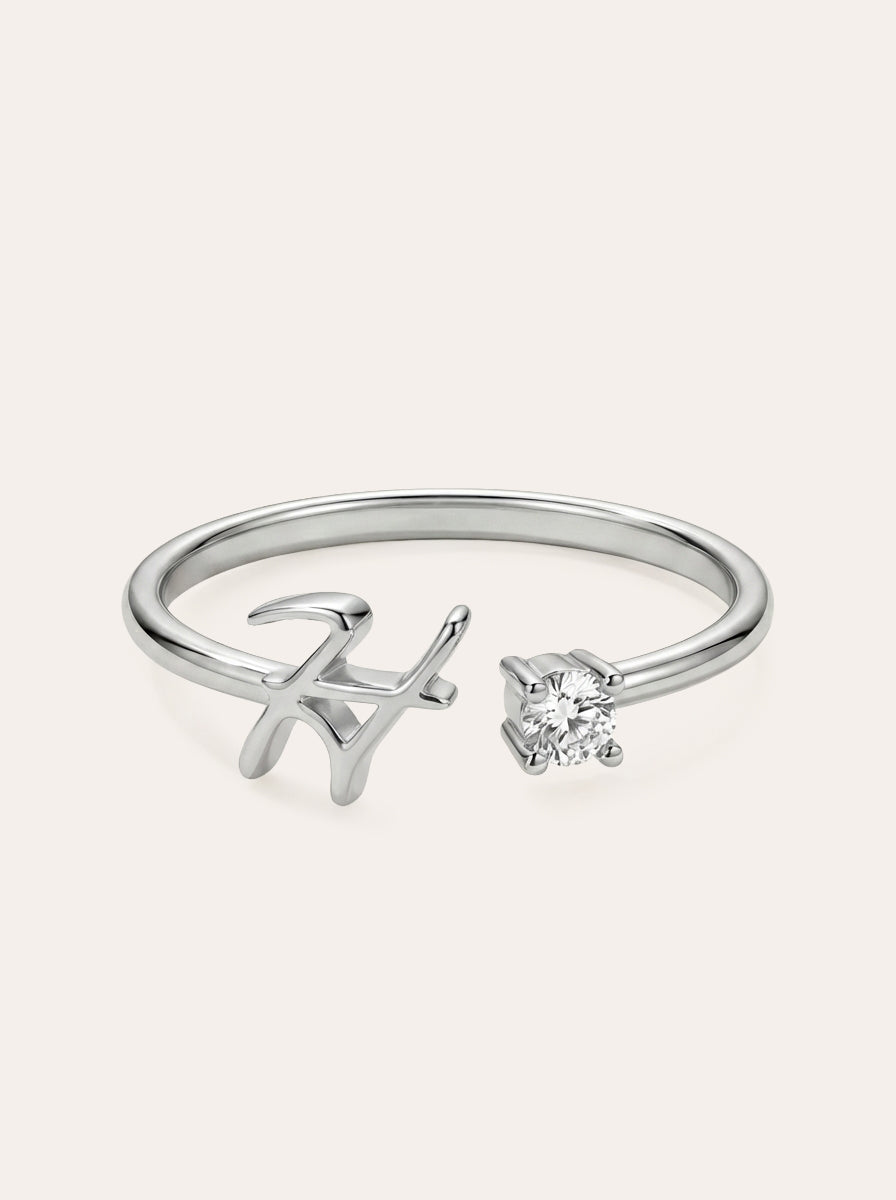 Valentia – Anillo con letra y circonitas