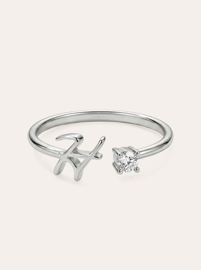 Valentia – Anillo con letra y circonitas