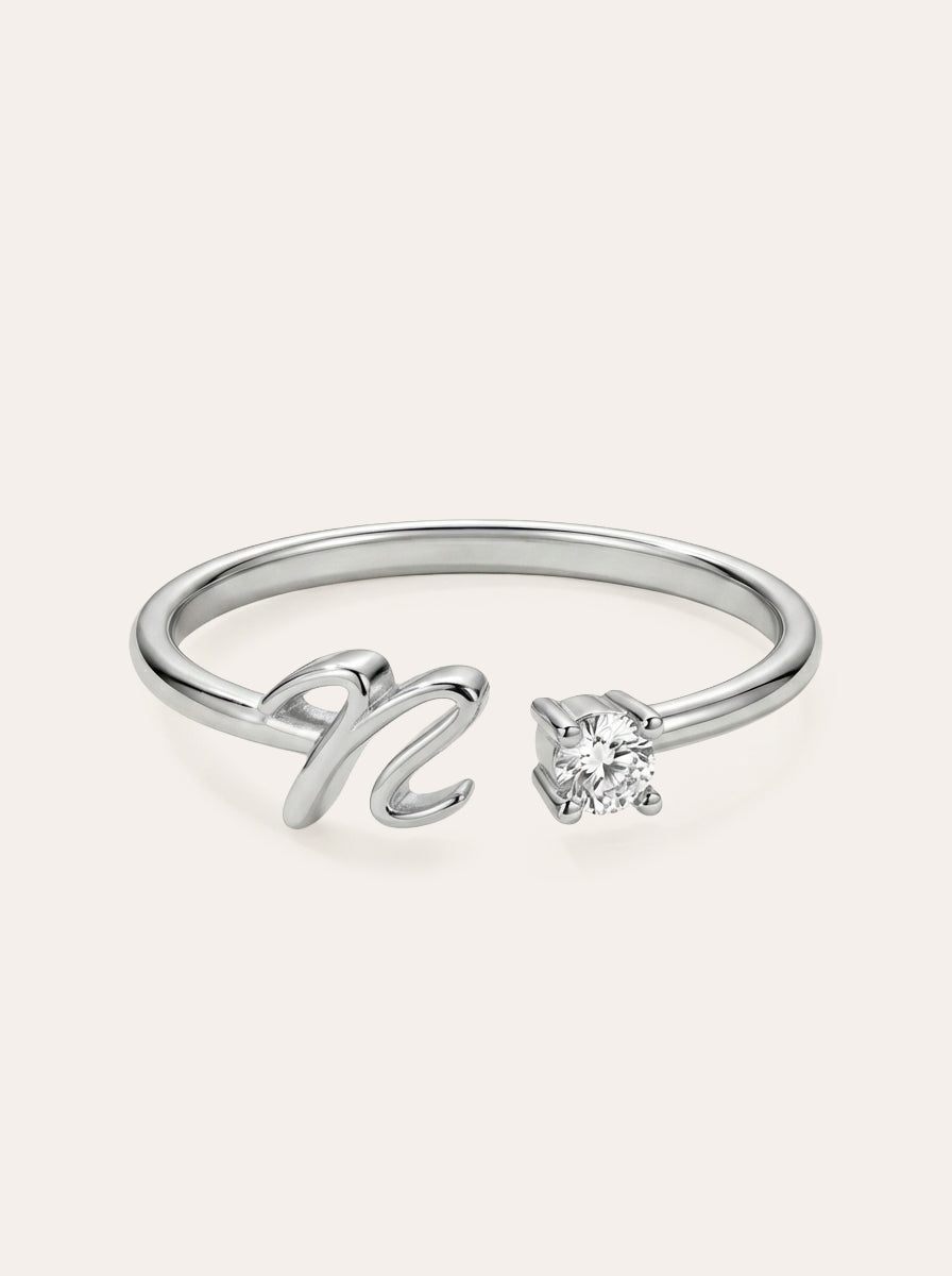 Valentia – Anillo con letra y circonitas