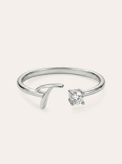 Valentia – Anillo con letra y circonitas