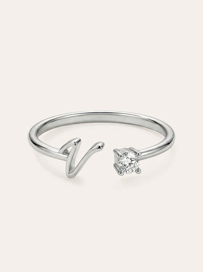 Valentia – Anillo con letra y circonitas