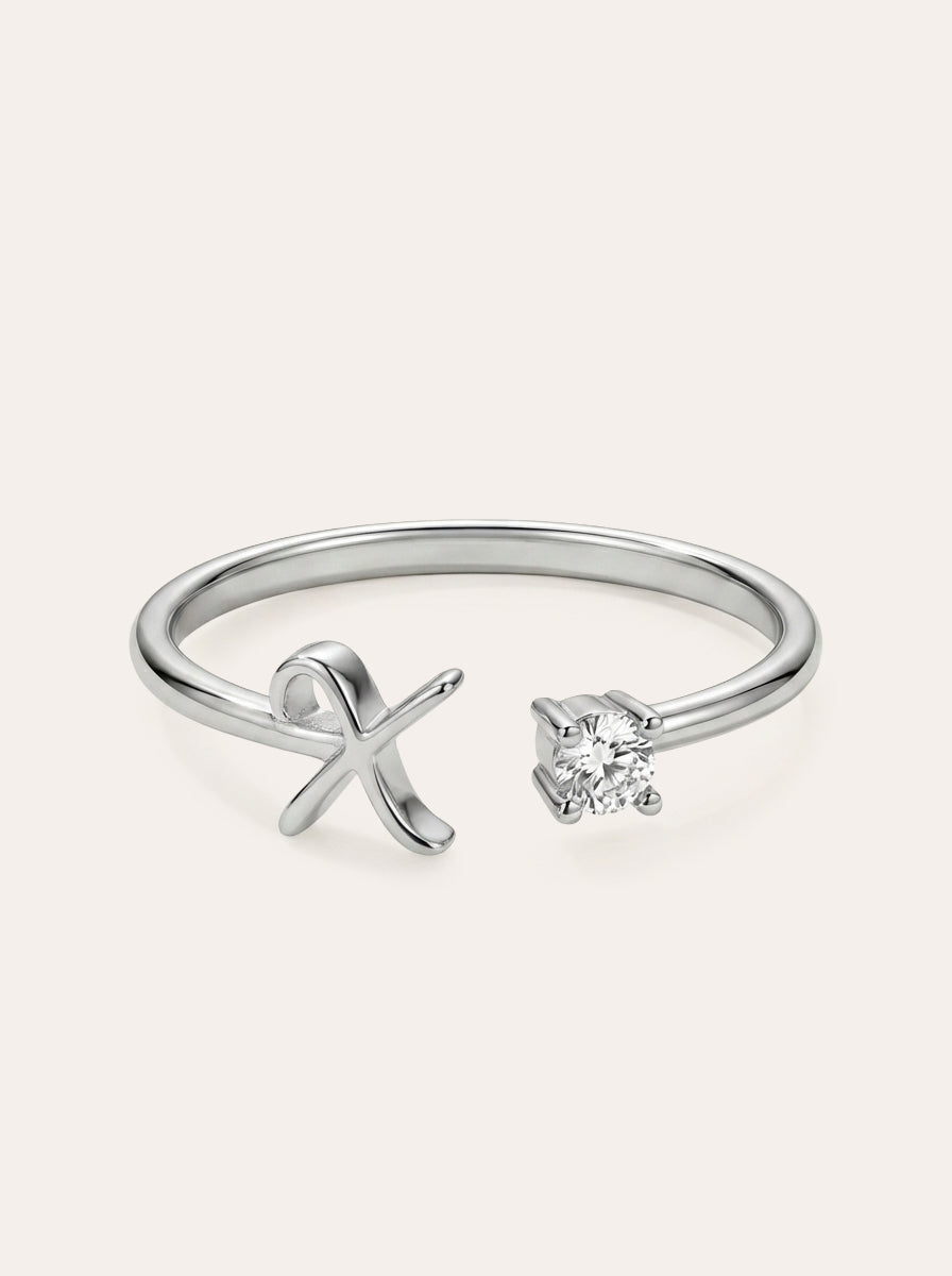 Valentia – Anillo con letra y circonitas