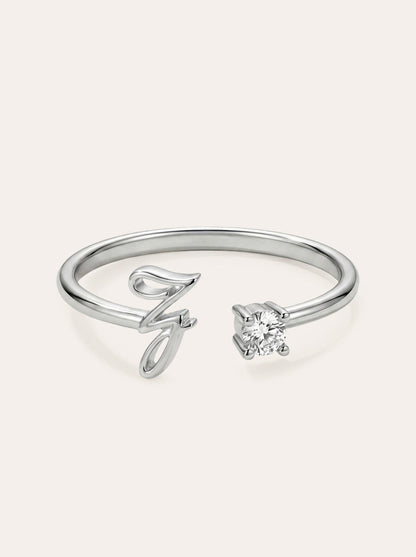 Valentia – Anillo con letra y circonitas