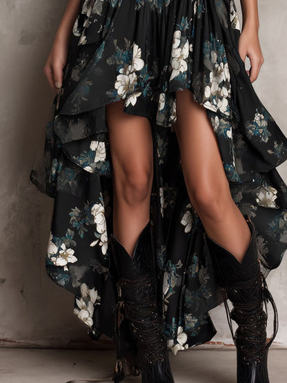 Vestido largo asimétrico negro con estampado floral bohemio y sin tirantes