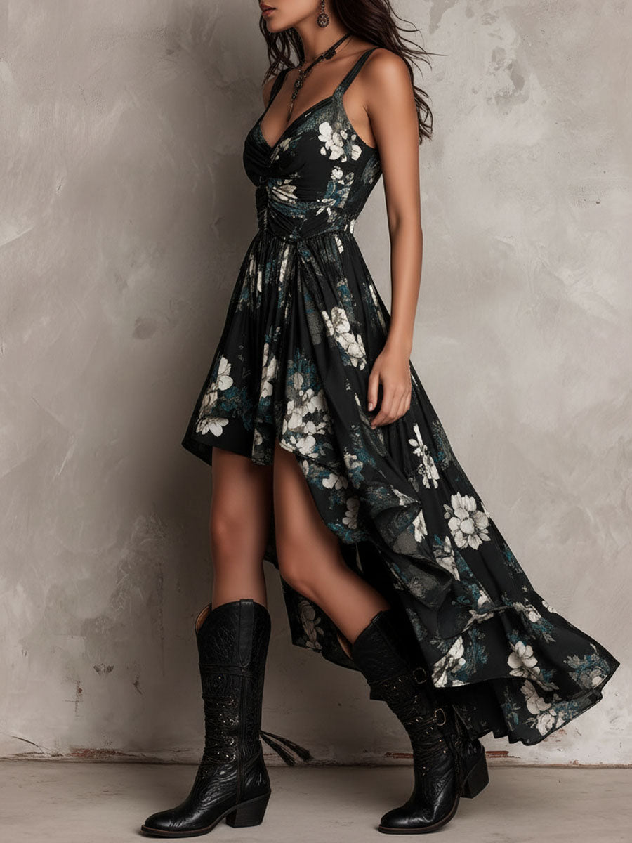 Vestido largo asimétrico negro con estampado floral bohemio y sin tirantes