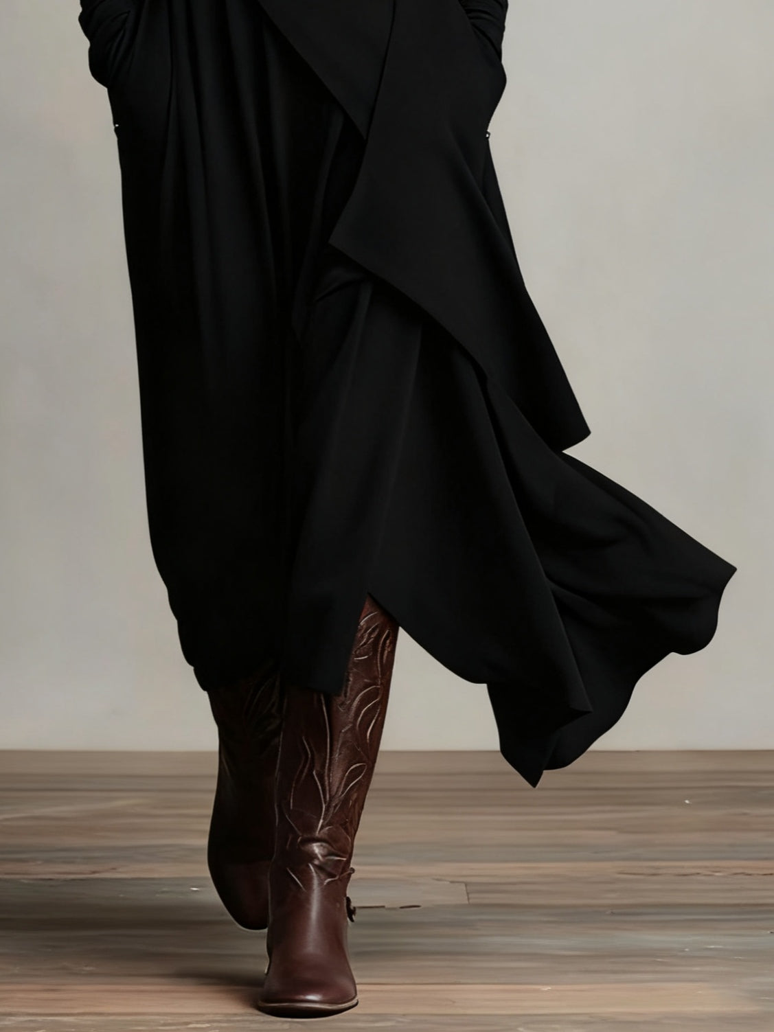 Vestido Eloísa - Diseño Asimétrico de Cuello Alto