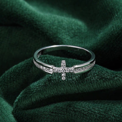 El anillo de la fe — Cruz con detalle de cristal